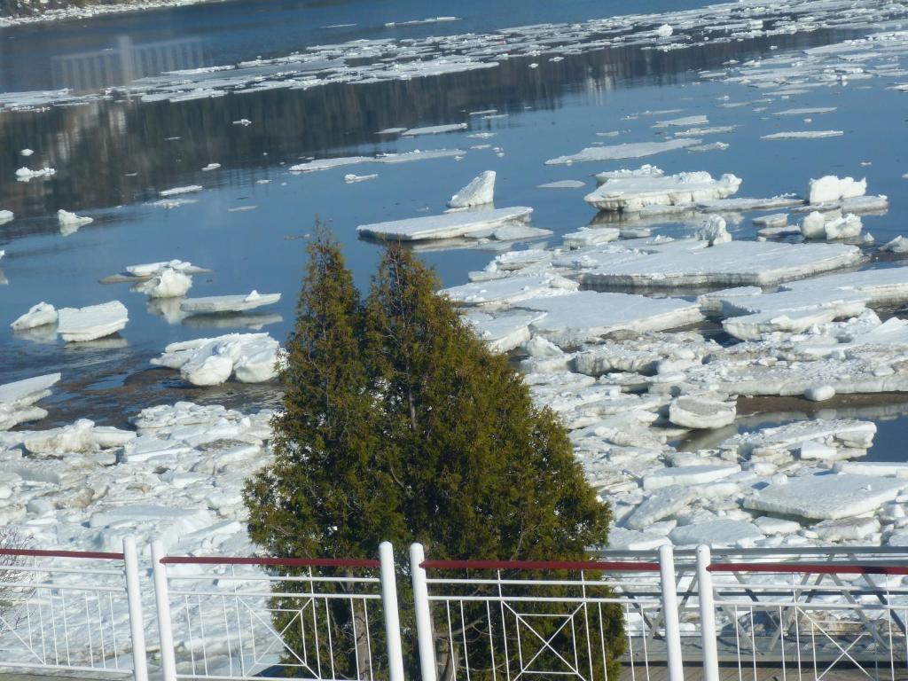 Auberge La Merveilleuse Tadoussac Bagian luar foto